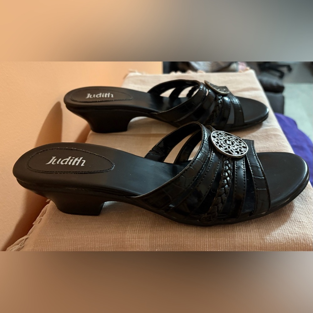 Judith Women's Strappy Black Slip on Block Heel Sandals Sz 9.5 Faux Leather. EUC - Picture 7 of 13